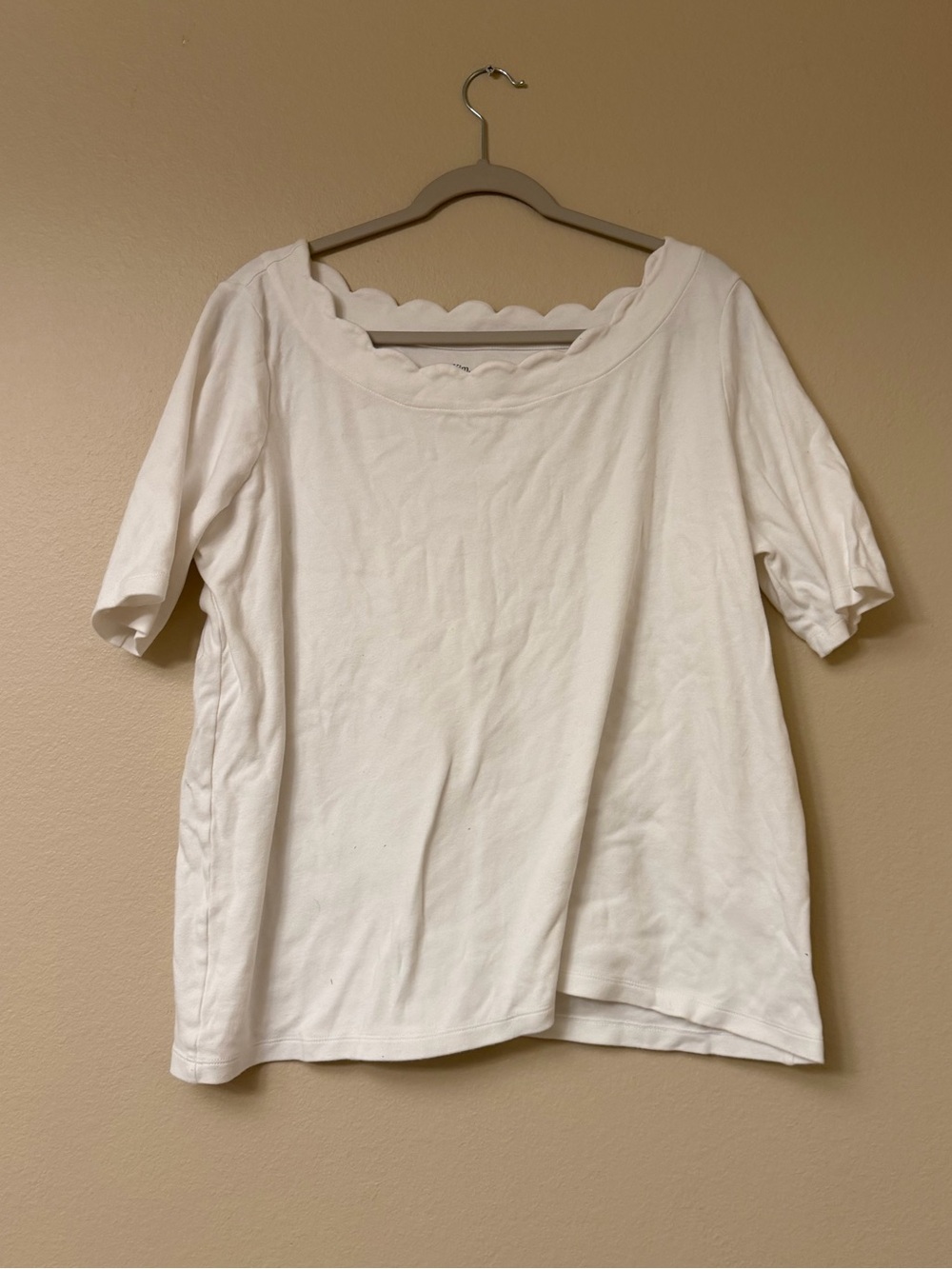 Kim Rogers White Scalloped Scoop Neck Short Sleeve Tee
